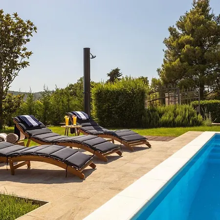 Ferienhaus Mit Privatpool Fur 6 Personen Ca 223 Qm In Dubrava Kod Sibenik, Dalmatien Norddalmatien Σπίτι διακοπών *