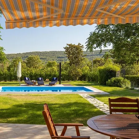 Ferienhaus Mit Privatpool Fur 6 Personen Ca 223 Qm In Dubrava Kod Sibenik, Dalmatien Norddalmatien *