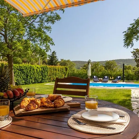 Ferienhaus Mit Privatpool Fur 6 Personen Ca 223 Qm In Dubrava Kod Sibenik, Dalmatien Norddalmatien Σπίτι διακοπών *